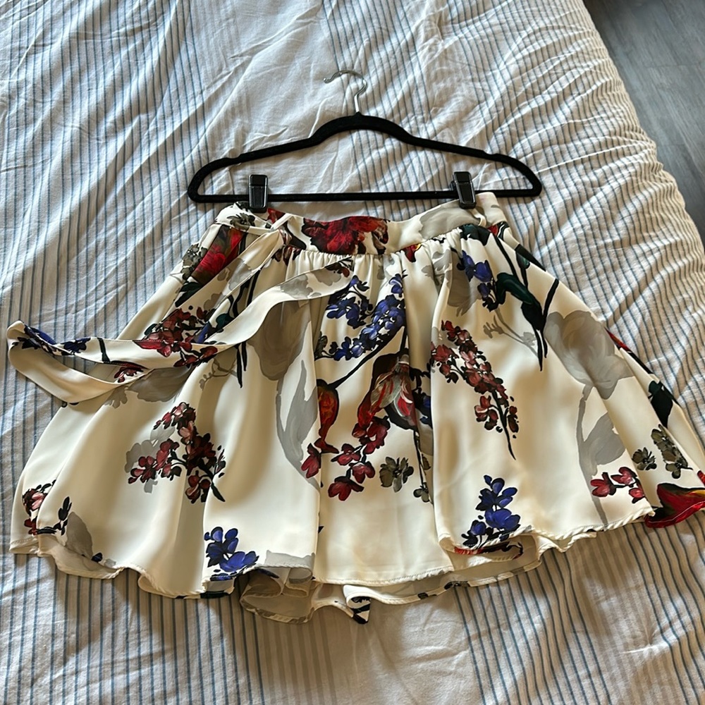 Express skirt w/ tie